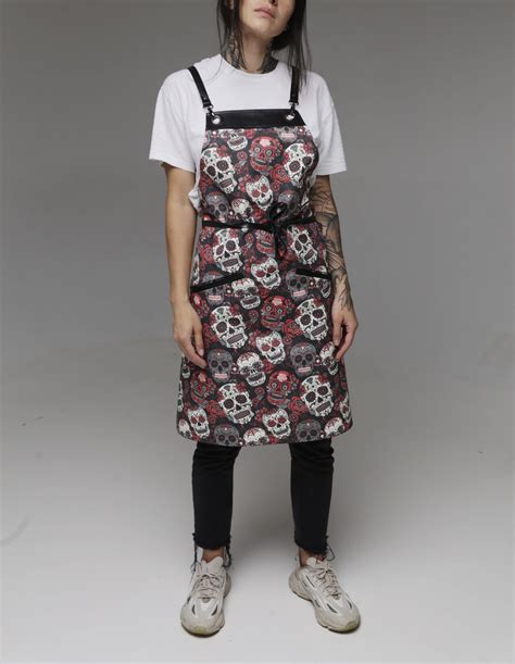 Фартук «Pattern» с кожаными лямками, принт красные черепа