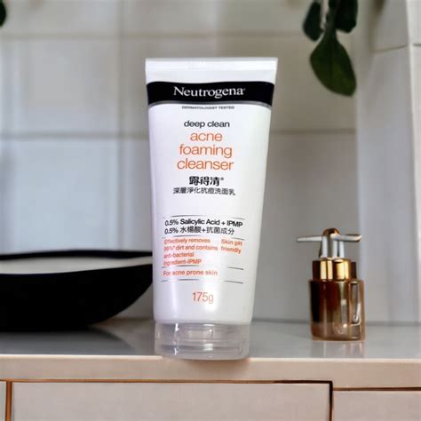 Neutrogena Deep Clean Acne Foaming Cleanser นูโทรจีนา ดีพ คลีน แอคเน่ โฟมมิ่ง คลีนเซอร์ 100g