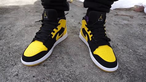 Dollzis: Black And Yellow Jordan 1 On Feet