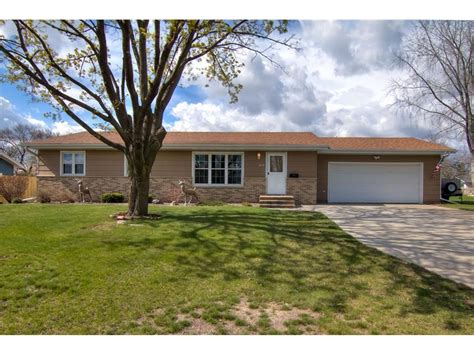 2010 Crestview Drive Eau Claire Wi 54703 Mls 1581390 Edina Realty