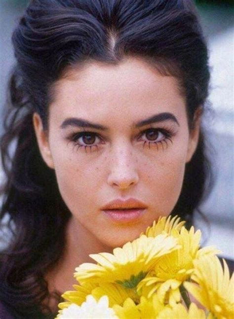 Stunning photos of young Monica Bellucci in the 1980s - Rare Historical Photos