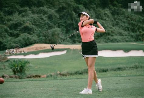 Trang phục của loạt sao Việt hot girl khi chơi golf Diễn viên hài Thu Trang kín như bưng Âu