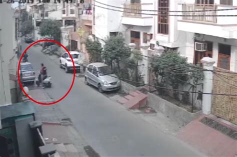 Scooty Theft In Front Of House In Ghaziabad घर के बाहर खड़ी स्कूटी पर