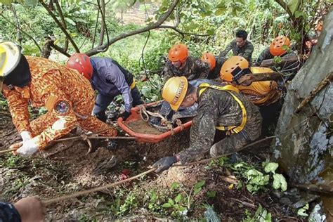 Sebuah Rumah Tertimbun Tanah Longsor Di Filipina Selatan Orang Tewas