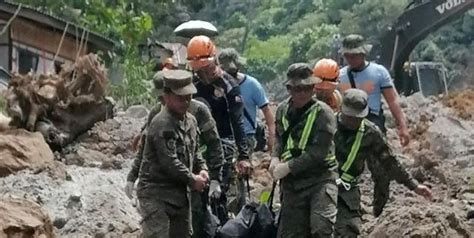 Ascienden A Los Muertos Por Un Deslizamiento De Tierra En Pueblo