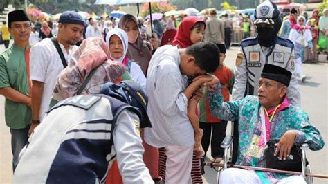 Bupati Aditya Halindra Berangkatkan 1217 CJH Tuban 2023 Surya Co Id