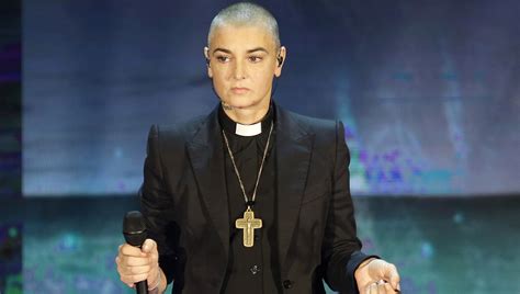 Ce s a întâmplat la înmormântarea lui Sinead OConnor Cine a condus o