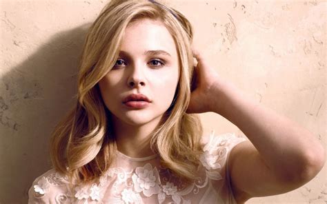 Chloe Grace Moretz Blonde Girl Face Glance Hd Wallpaper Rare Gallery