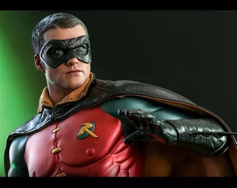 Hot Toys Batman Forever Mms Robin Parcelamento Sem Juros