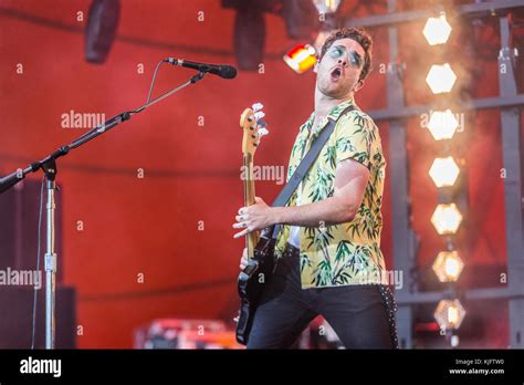 Mike Kerr Guitar Player Hi Res Stock Photography And Images Alamy