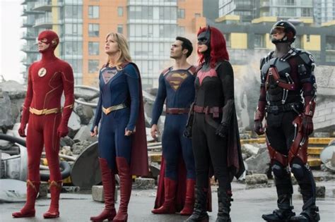 Its A Little Tricky Now Superman And Lois Showrunner Todd Helbing Hints Arrowverse