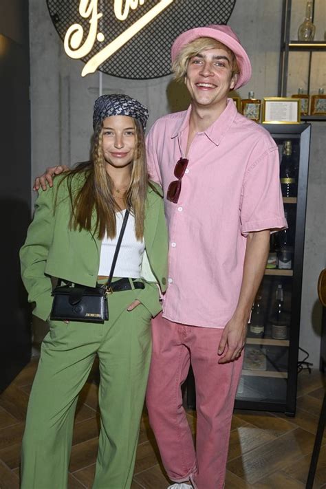 Julia Wieniawa Rozpoczyna Urlop Na Majorce Nikodem Za Kierownic Sesja W Bikini I Biesiada