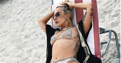 Lady Gaga deslumbró con un bikini muy hot en las playas de Miami Infobae