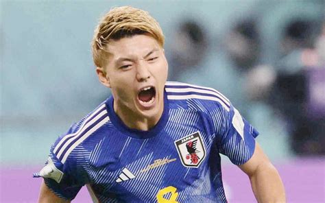 〈両親と一緒にw杯応援〉日本代表・堂安律 “小悪魔インフルエンサー”との親公認交際 文春オンライン