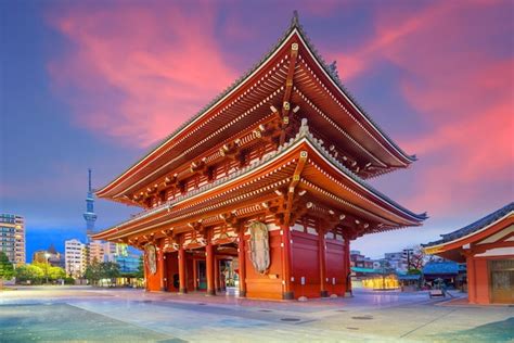 Templo de sensoji na área de asakusa tóquio japão à noite Foto Premium