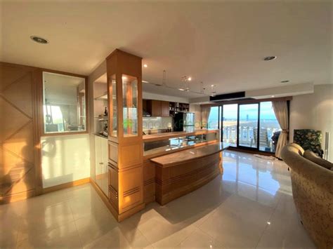 Condo for sale Location Silom