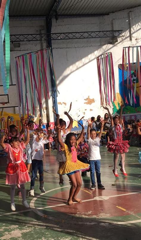 Esc... - Escola Municipal Professor Oneres Nunes de Oliveira