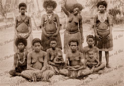 Group of Papuan women. Papua New Guinea – Photos of the Past