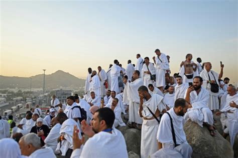 Les P Lerins Musulmans Sur Le Mont Arafat Tape Phare Du Hajj