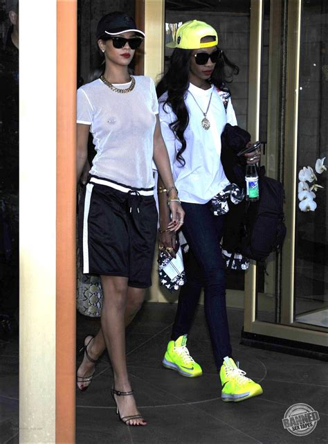 Rihanna Showing Off Her Gorgeous Jugs In Nip Ring Without Bra Porn Celebrity Naked