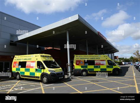 The County Hospital Hereford Ambulances Outside The Accident