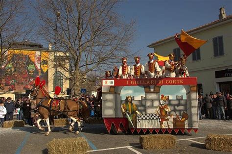 Diavoli Aranceri Battaglia Delle Arance Carnevale Ivrea