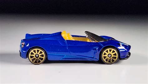 Машинка Базова Hot Wheels Pagani Huayra Roadster Roadsters HKK Dark Blue купити в