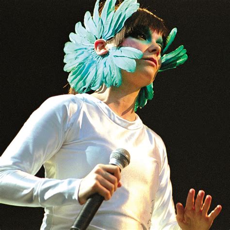 5 of Björk's most breathtaking on-stage fashion moments - Vogue Scandinavia