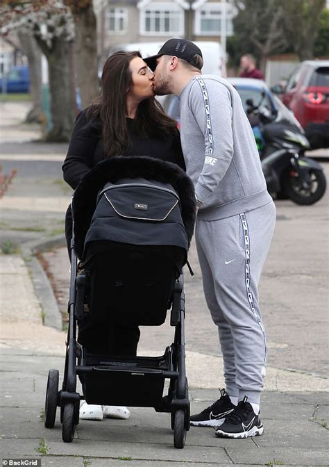 Pregnant Lauren Goodger Confirms Shes Reunited With On Off Beau