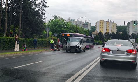 Accident Pe Strada Bucium Din Cluj Napoca Este Implicat Un Autobuz Al Ctp