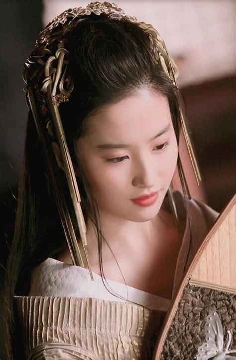 Tạo hình Ngu Cơ đẹp tuyệt trần của Lưu Diệc Phi năm trước bỗng dưng hot trở lại Phụ Nữ