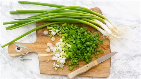 How to Store Scallions: 2 Ways to Keep Them Flavorful and Crisp | First ...