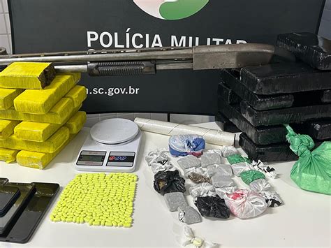 Pol Cia Militar Desmantela Ponto De Tr Fico E Apreende Quilos De Drogas