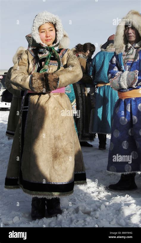 Mongolian Women In Traditional Costume Fotografías E Imágenes De Alta Resolución Alamy