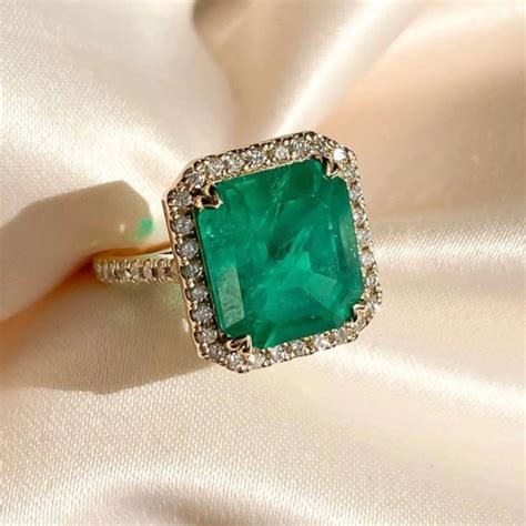 Nextnecklace Jewelry Nextnecklace Gorgeous Golden Halo Asscher Cut Emerald Sapphire