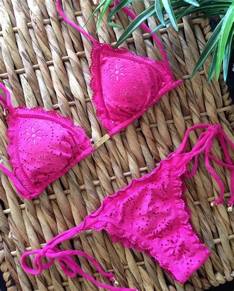 Mulheres Swimwear Oco Out Sólidos Bikini Set Halter Push Acolchoado Bra