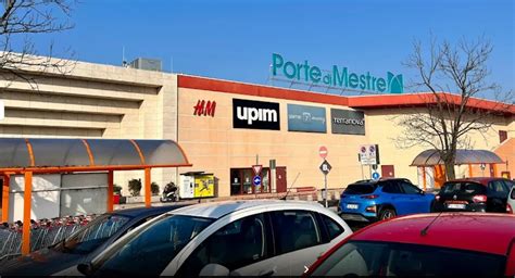 Sparatoria Al Centro Commerciale Porte Di Mestre Assalto Al