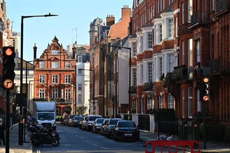 Wealthy Americans Buy Up London Mansions Amid Price Slump - Newsweek