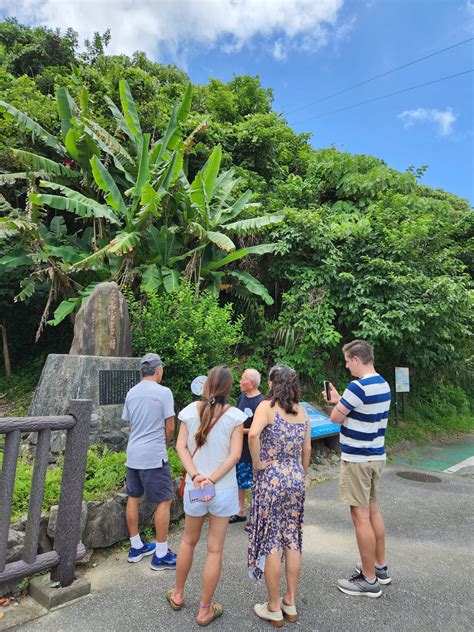 おおぎみまるごとツーリズム協会さんの投稿｜本日、ブラジルから素敵なご夫妻とそのご夫妻の素敵な娘さんご夫妻が大宜味村に来てくださいました！ 大宜味こおじぃやおばぁと“長寿”の秘訣などなどゆんたく