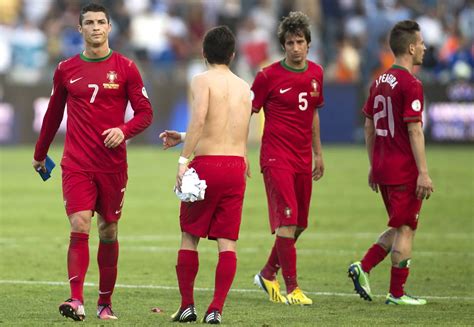 Cristiano Ronaldo refuses to swap shirts against Israel - Mirror Online