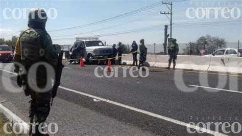 Asesinan a un hombre en plena carretera de Apaseo el Alto Querétaro