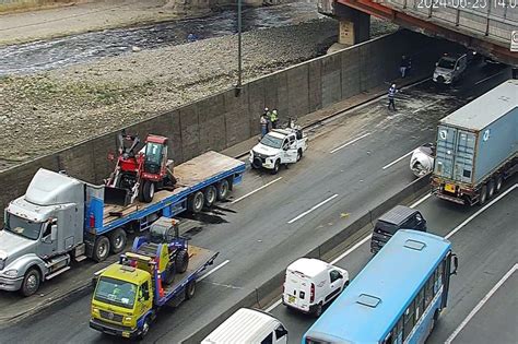 Atención Puente Ricardo Palma sobre la vía de Evitamiento aún