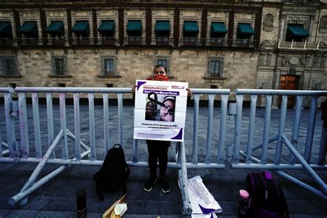 Las Fosas Que Cavaron Víctimas De Desaparecidos Frente A Palacio