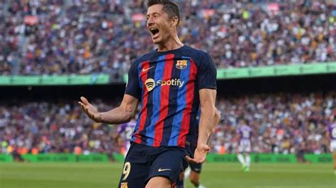 Robert Lewandowski: From goal machine to team player at Barcelona | soccer