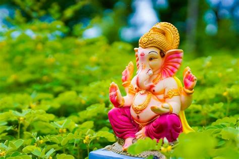 Premium Photo Lord Ganesha Sculpture On Nature Background