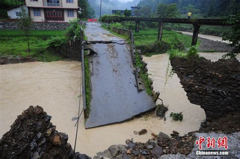 重庆遭暴雨袭击 多地出现山体滑坡城市内涝等灾情（组图） 国内国际 中国网 • 山东