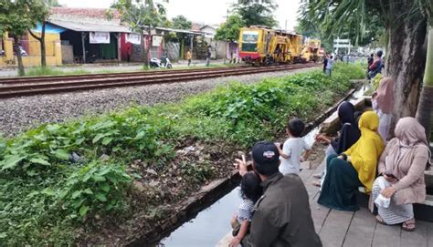 Lenjongan Jajanan Pasar Legendaris Khas Solo Regional Liputan