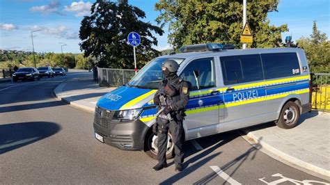 Polizei Großeinsatz in Niederbayern Er war mit Schusswaffe unterwegs