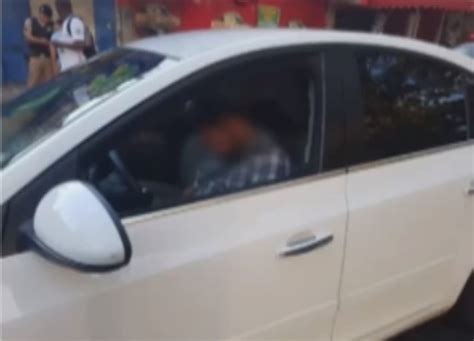 Motorista Dorme Ao Volante Carro Parado No Centro De Uberaba Veja