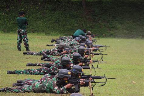 TEMBAK TEMPUR DEFENSIF JADI MENU UNPD PRAJURIT YONIF 2 MARINIR